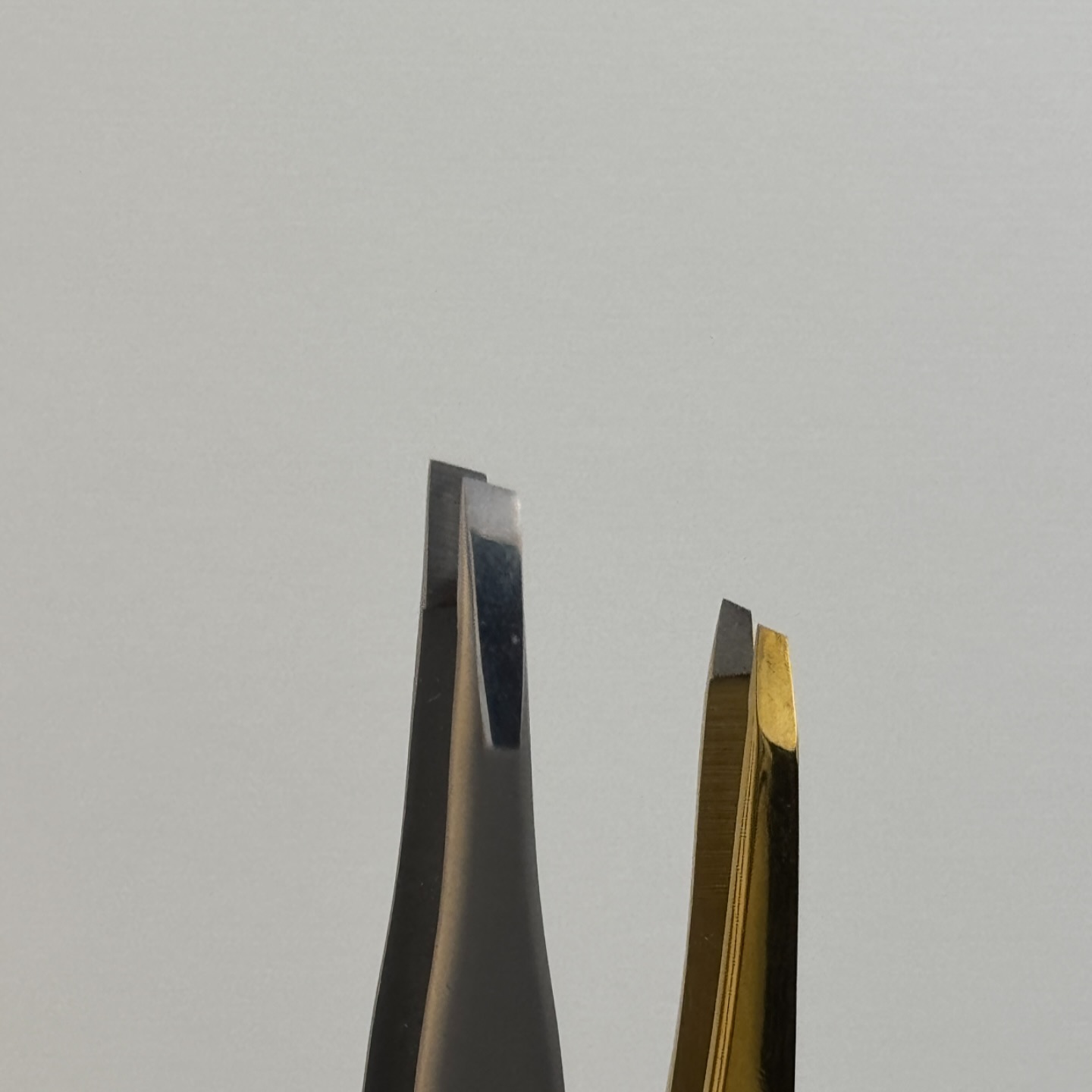 Minimalistyczna stylizacja paznokci